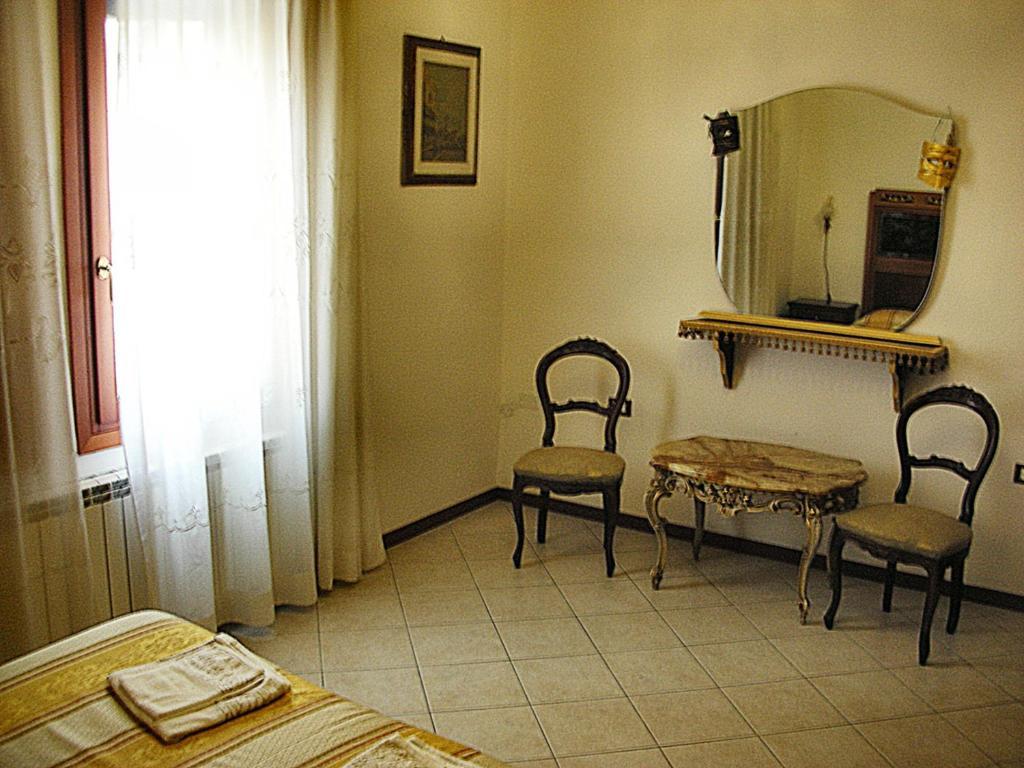 Queen House Venezia Δωμάτιο φωτογραφία
